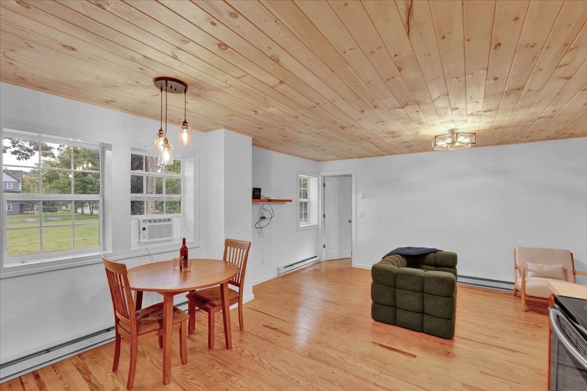 Pocono Spacious Charmer | Firepits | Pickleball 