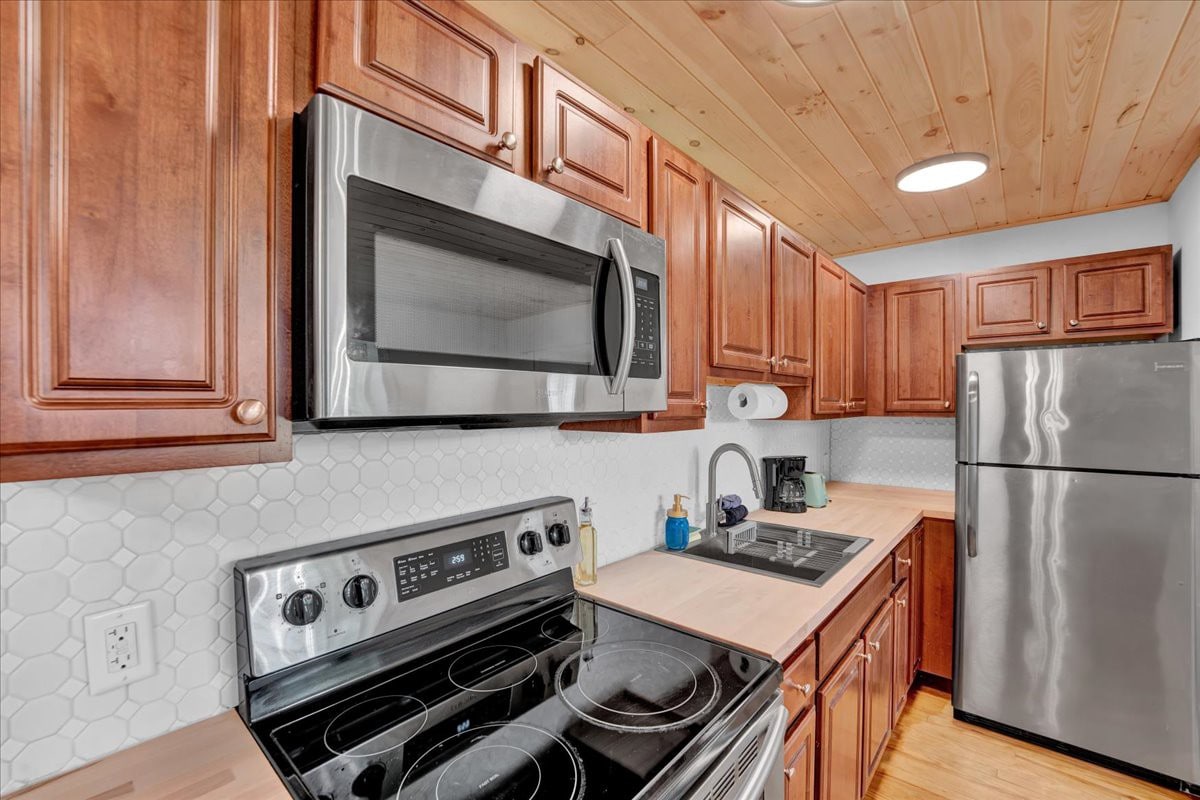 Pocono Spacious Charmer | Firepits | Pickleball 