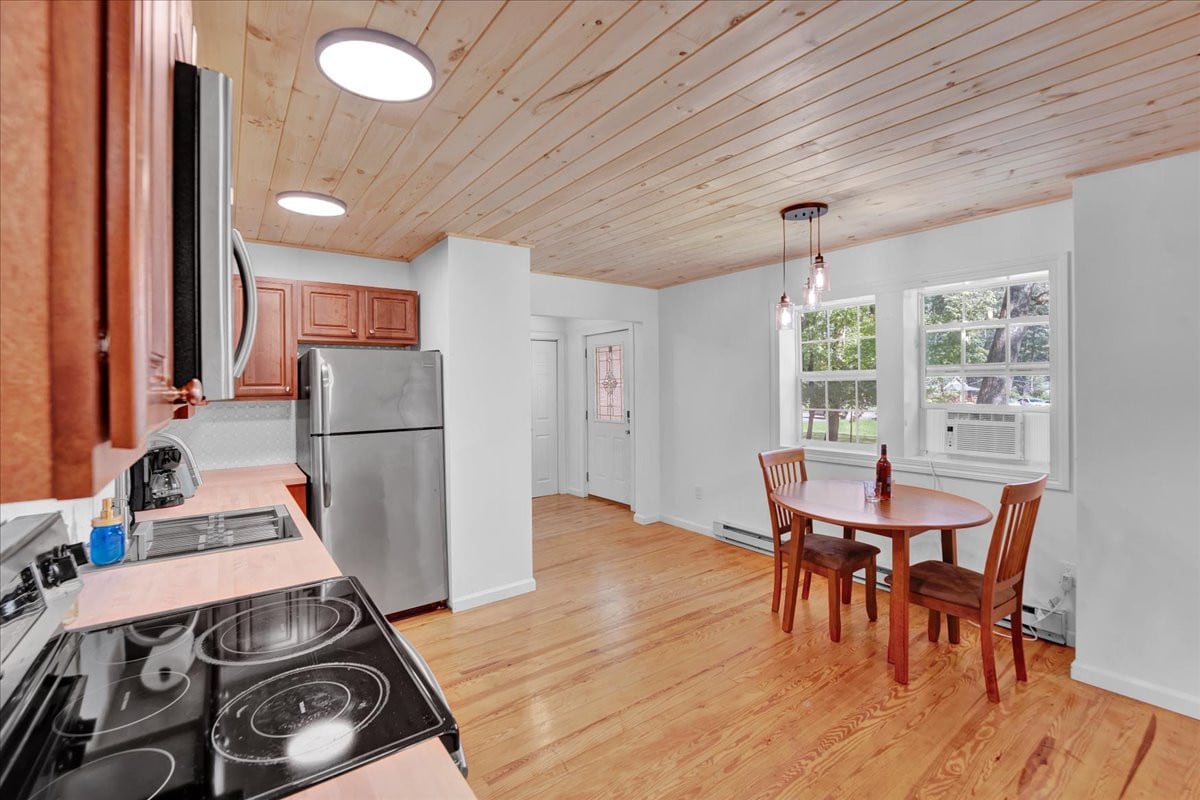 Pocono Spacious Charmer | Firepits | Pickleball 