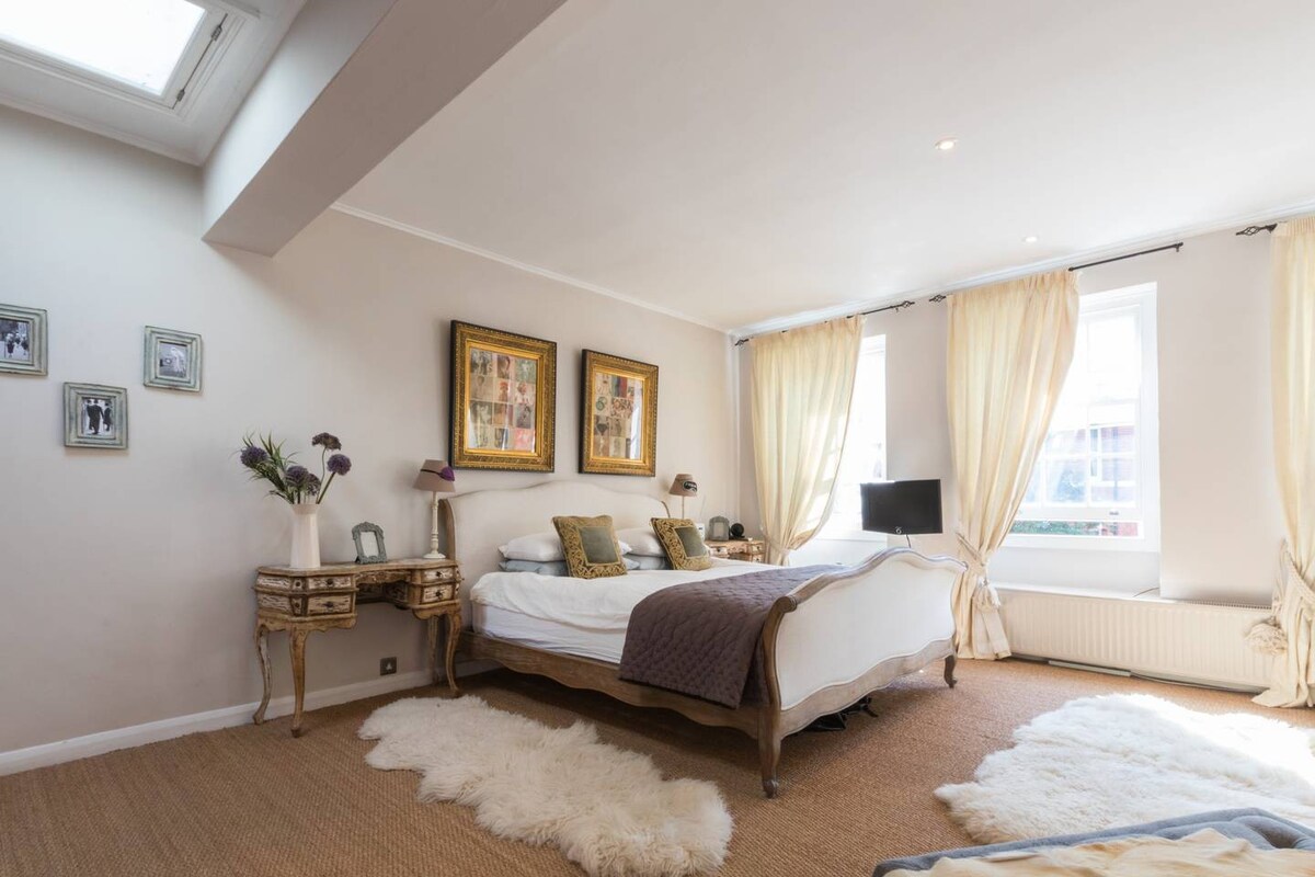 Stylish 1-bed with a Roof Terrace in Park Walk 7A SW10 0AJ - Property image 2 - VivreStays
