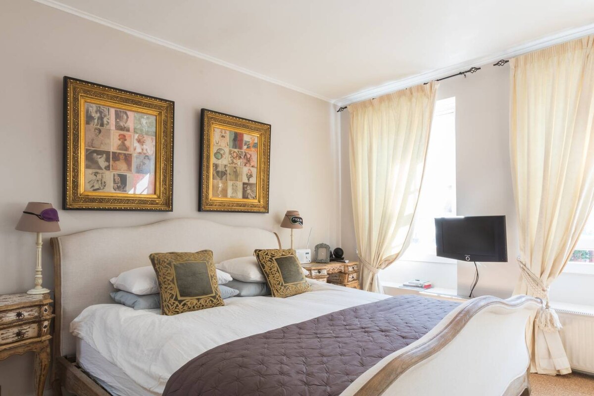 Stylish 1-bed with a Roof Terrace in Park Walk 7A SW10 0AJ - Property image 3 - VivreStays