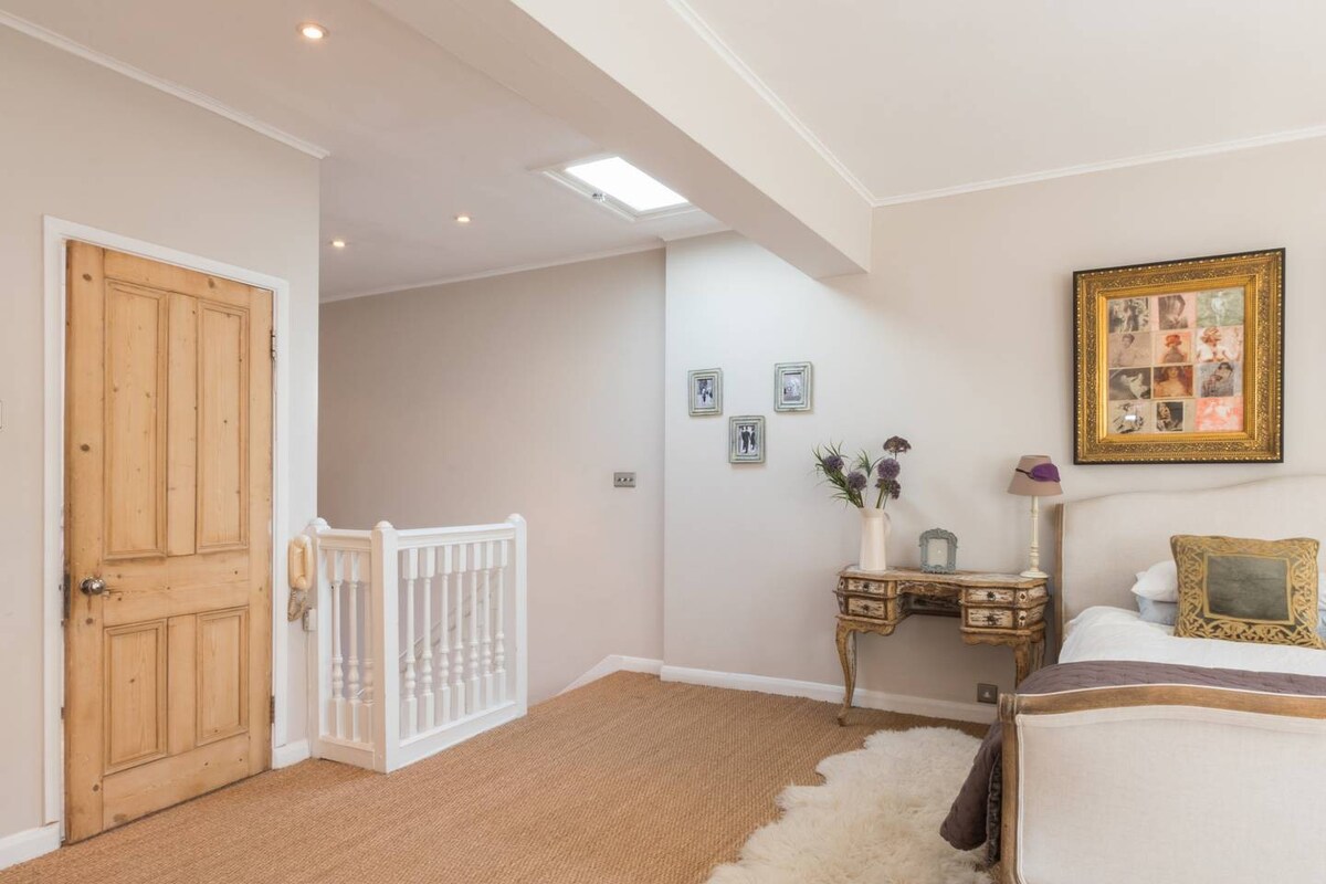 Stylish 1-bed with a Roof Terrace in Park Walk 7A SW10 0AJ - Property image 4 - VivreStays
