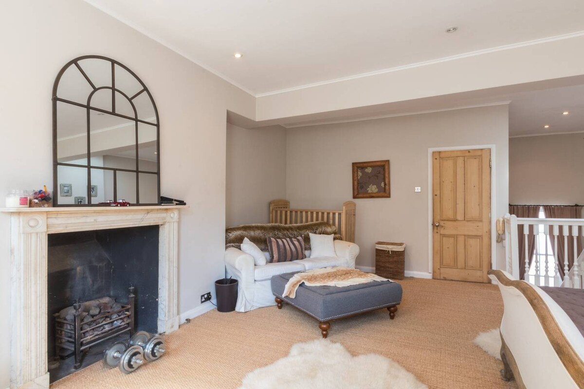 Stylish 1-bed with a Roof Terrace in Park Walk 7A SW10 0AJ - Property image 5 - VivreStays