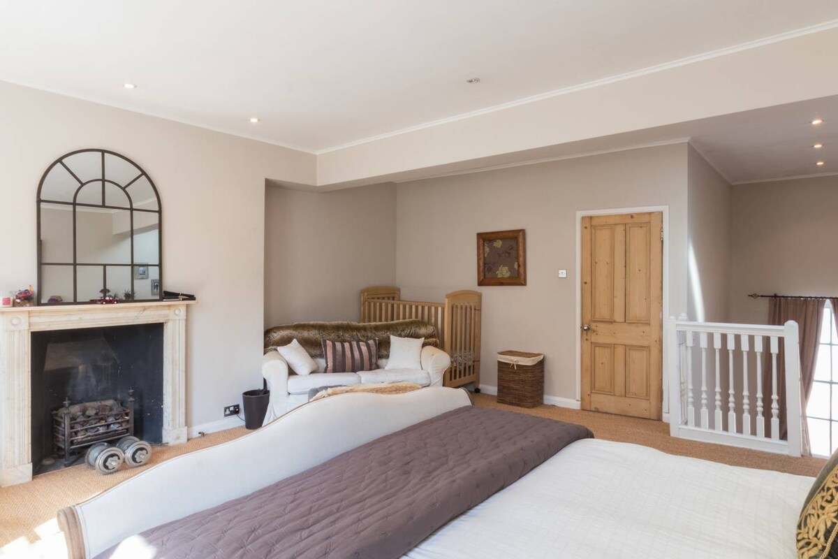 Stylish 1-bed with a Roof Terrace in Park Walk 7A SW10 0AJ - Property image 7 - VivreStays