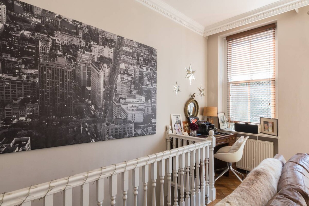 Stylish 1-bed with a Roof Terrace in Park Walk 7A SW10 0AJ - Property image 14 - VivreStays