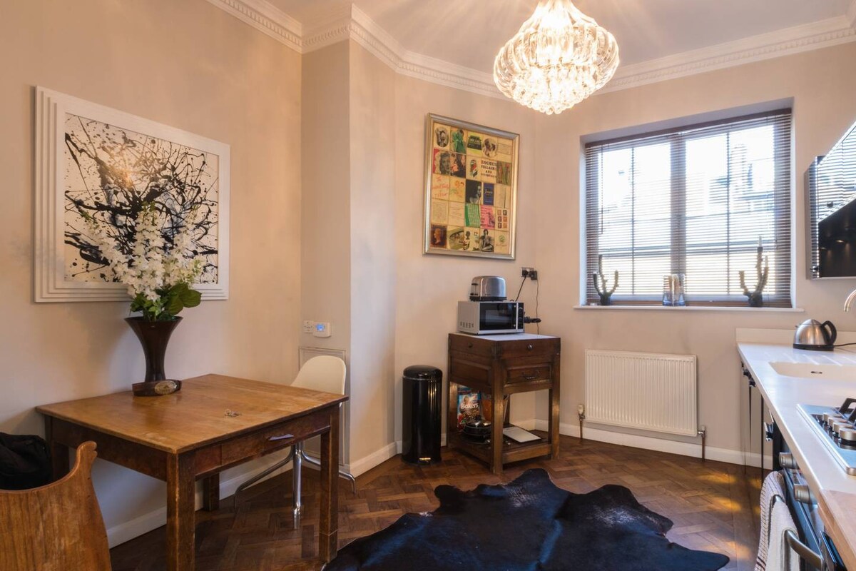 Stylish 1-bed with a Roof Terrace in Park Walk 7A SW10 0AJ - Property image 24 - VivreStays
