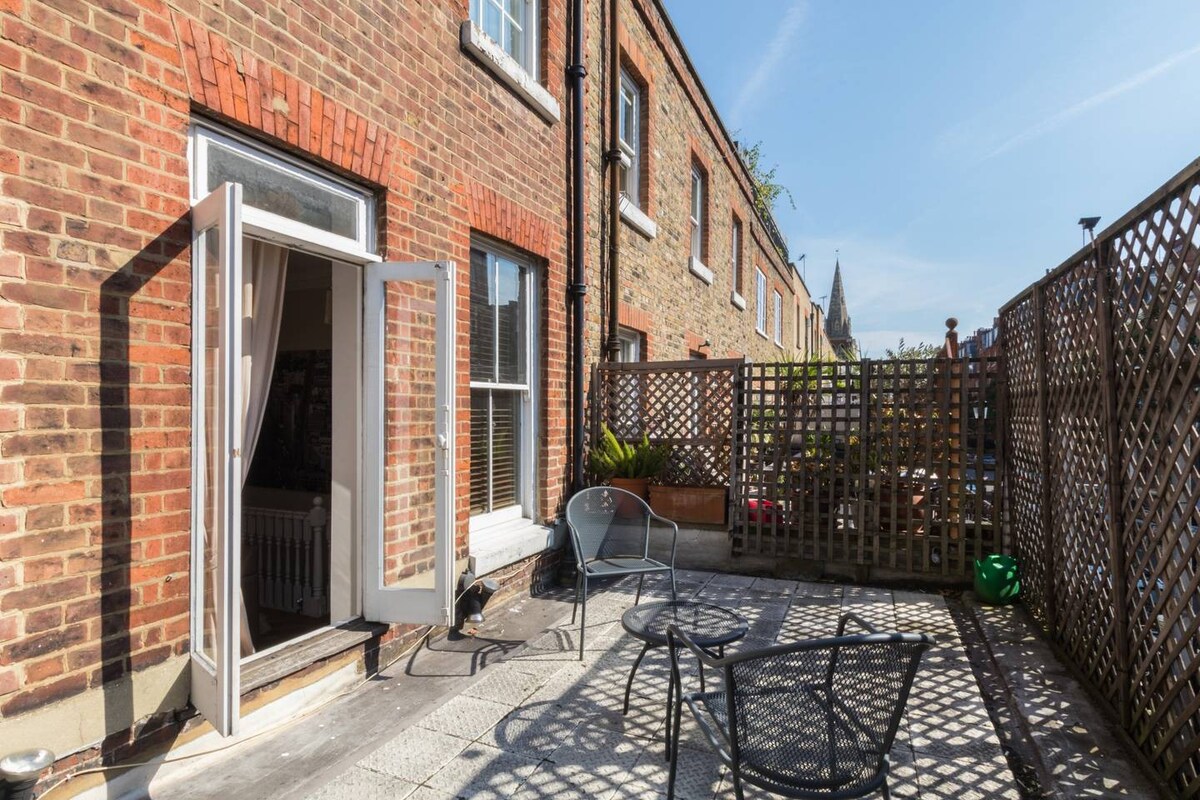 Stylish 1-bed with a Roof Terrace in Park Walk 7A SW10 0AJ - Property image 26 - VivreStays