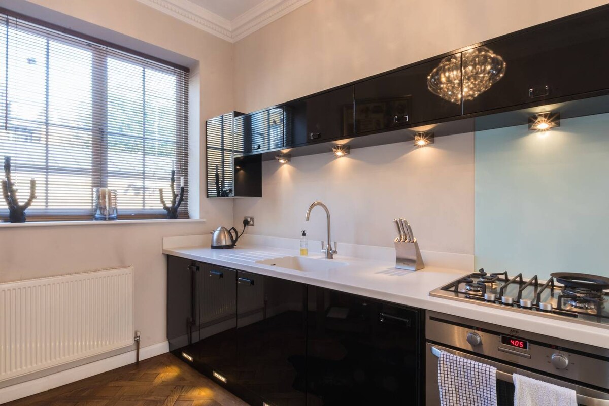 Stylish 1-bed with a Roof Terrace in Park Walk 7A SW10 0AJ - Property image 39 - VivreStays