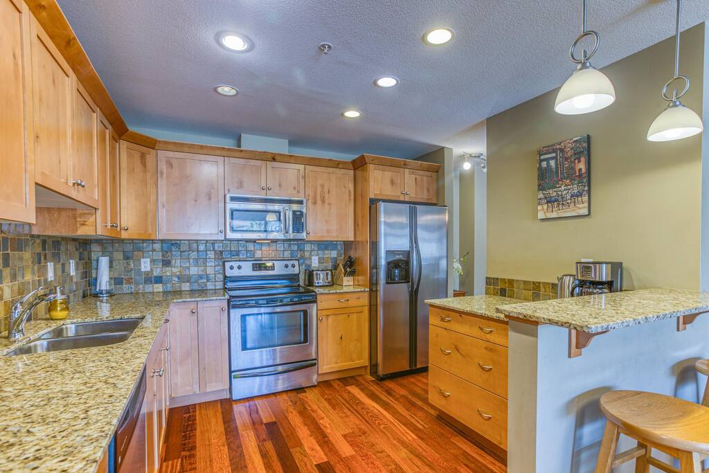 Spacious Condo Steps from Main Street 4