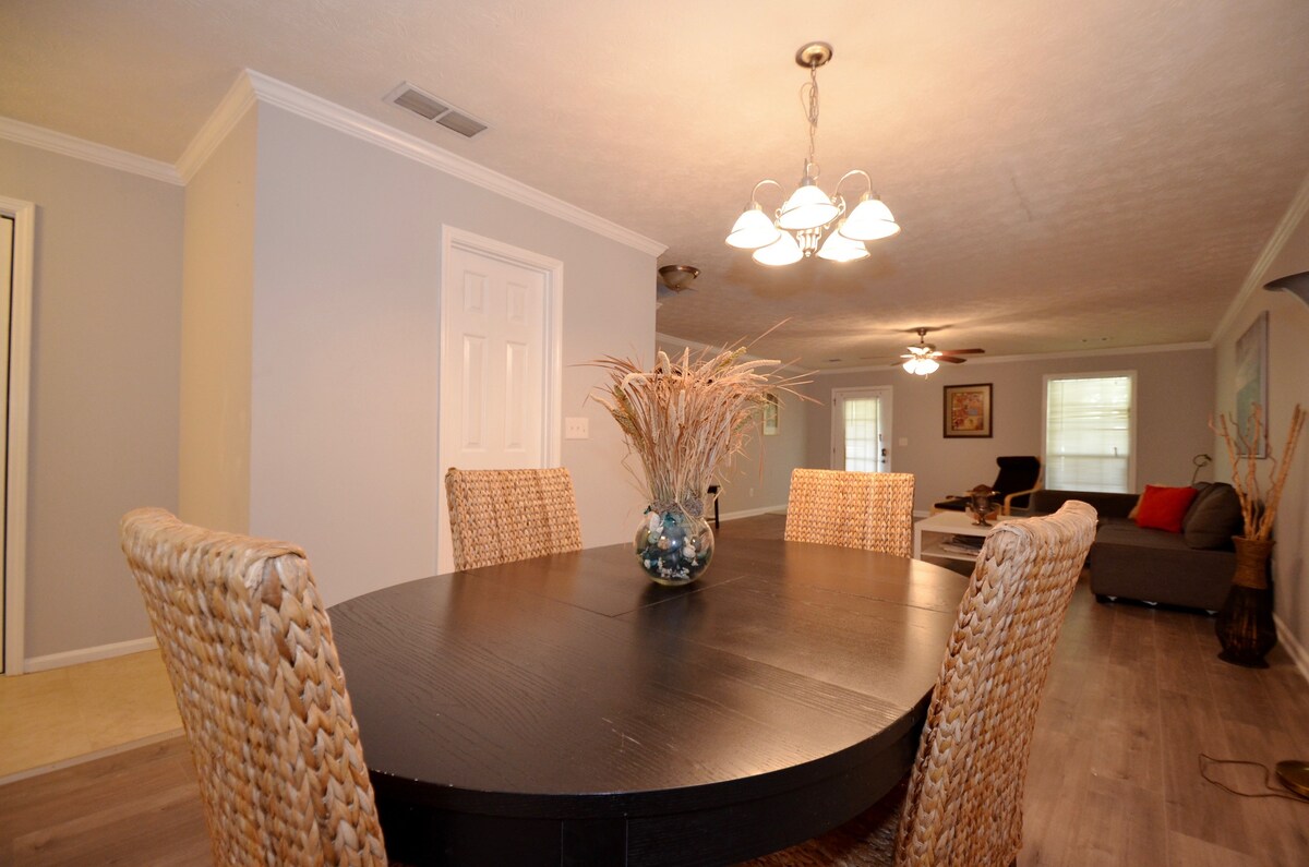 Modern GA Horse Park home, sleeps 6 view 4