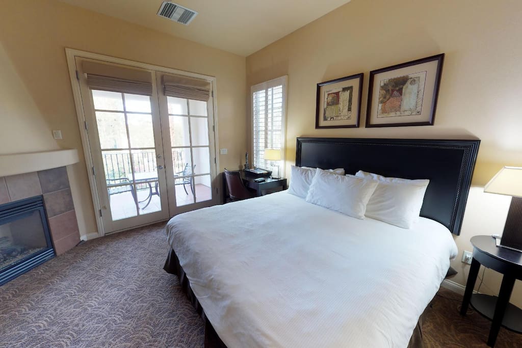 LV003 Legacy Villa Upstairs Studio with Balcony — La Quinta, CA — vacation rental