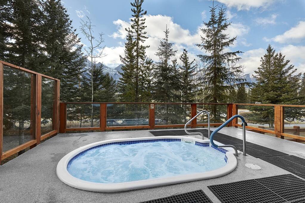 Beautiful Mtn Views w Hot Tub 3