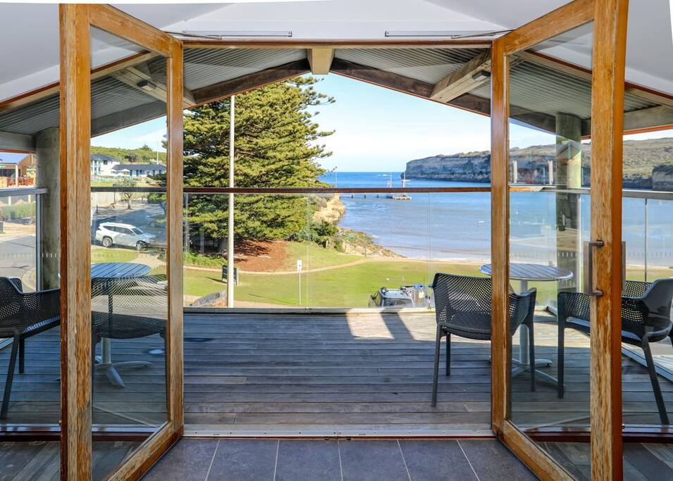 12 Rocks Beach View Loft. Central Port Campbell. in Port Campbell, VIC