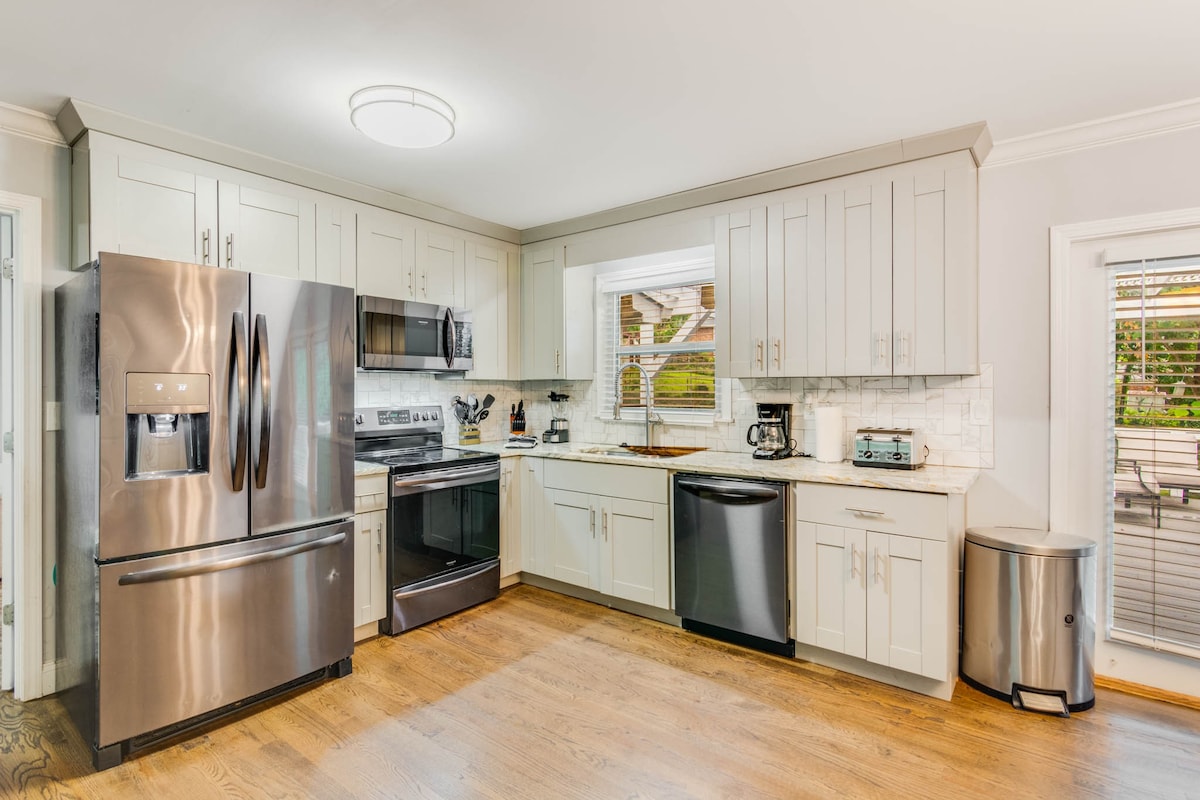 Decatur group home, sleeps 12 view 5