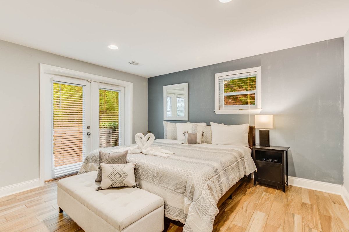 Decatur group home, sleeps 12 view 3