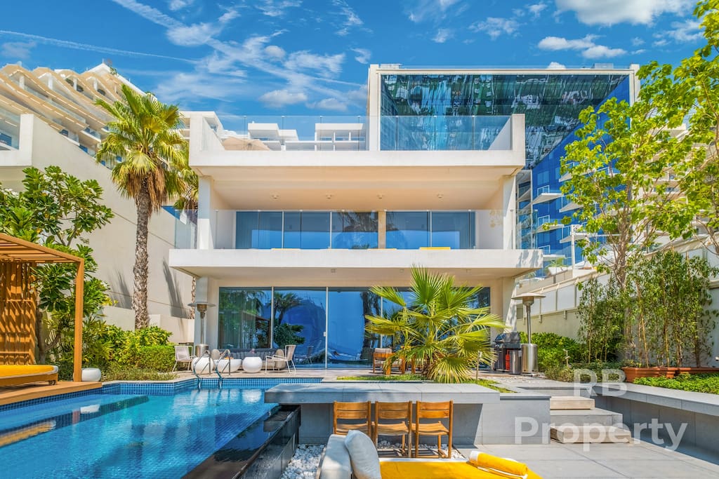 FIVE Palm Beach Villa -Pool & Jacuzzi, 3-Level — Dubai, Dubai — vacation rental
