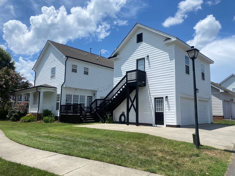 Above the garage you have your own space and entrance. 