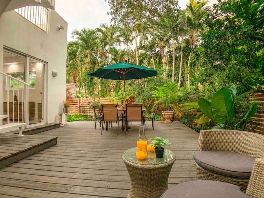 Miami Vice Tropical Villa 🌴 - Photo 4