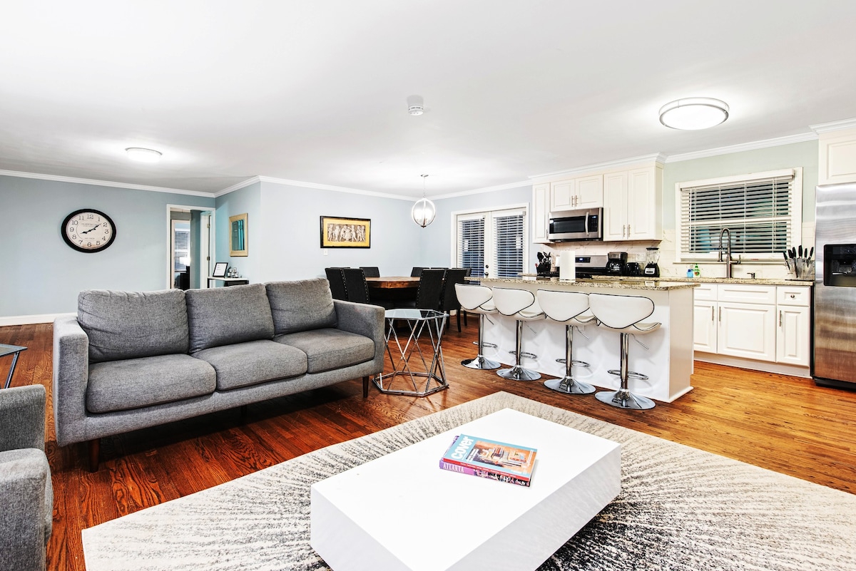 7 Bedroom Decatur | Sleeps 16 | Game Room view 3