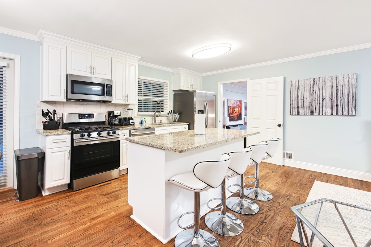 7 Bedroom Decatur | Sleeps 16 | Game Room view 5