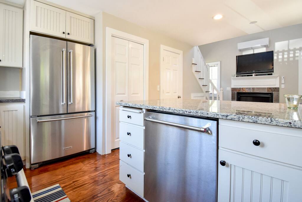 Photo 9 of Del Mar #11108 - 4 min Walk to Commercial Street and Beach!