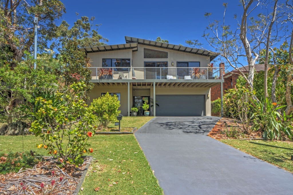 Seas The Day - Free wi-fi 5 minute walk to beach in Vincentia, 2540