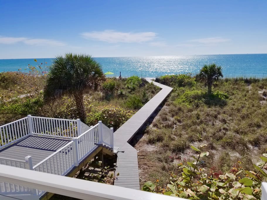 Surf's Up: Beachfront cottage, separate guest apartment, room for everyone! — Placida, FL — vacation rental