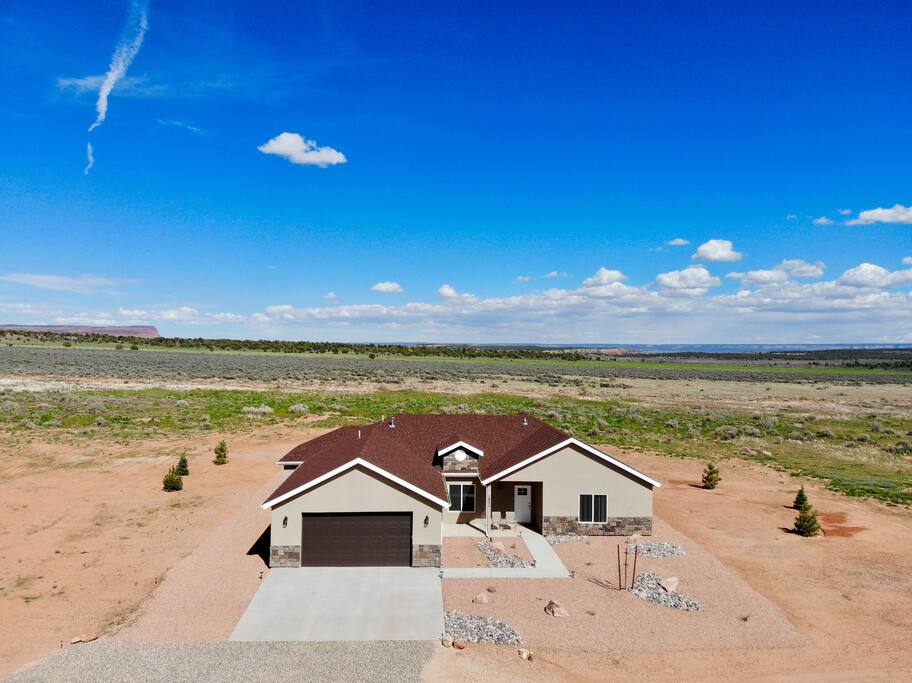 Kanab 4BR Retreat | Stunning Red Rock Views, Stargazing, Family & Pet Friendly — Kanab, UT — vacation rental
