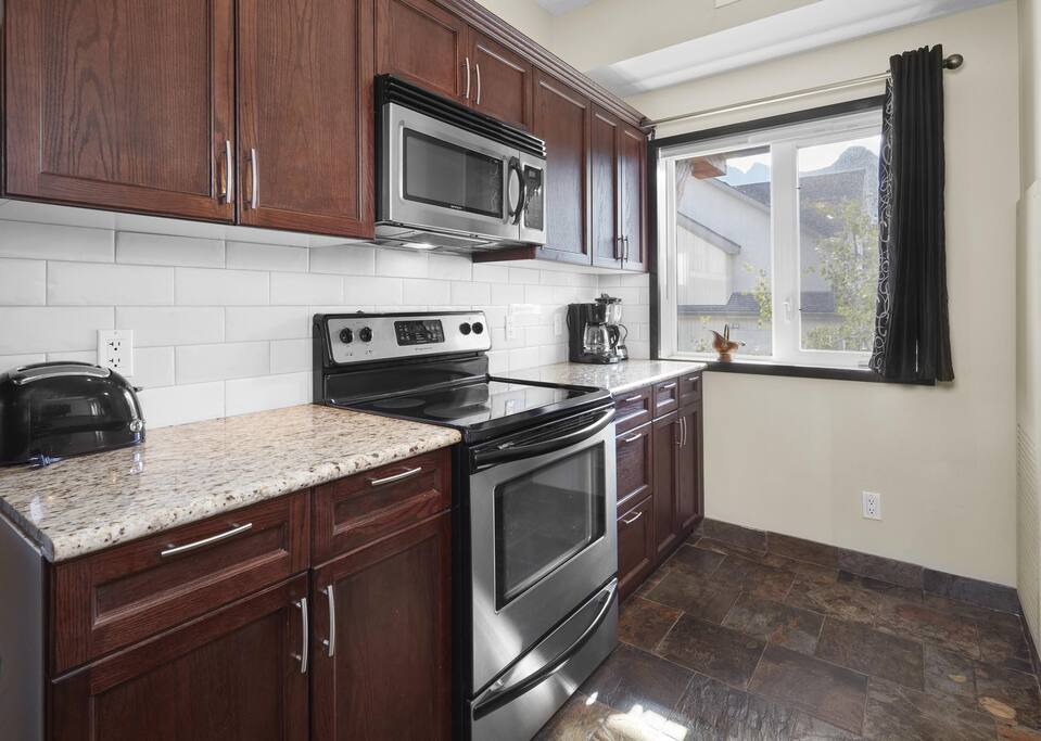 Beautiful 2 Bed 2 bath Pool Waterslide & Hot tubs 5