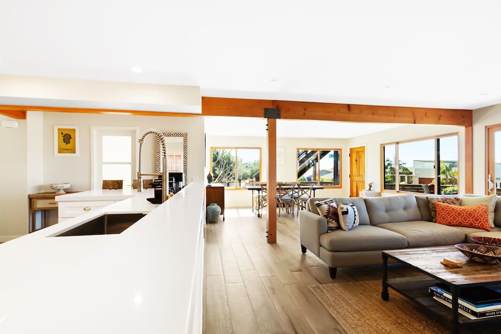 Modern Style With Enclosed Yard And Amenities - Charming Beachside Escape - Encinitas, CA