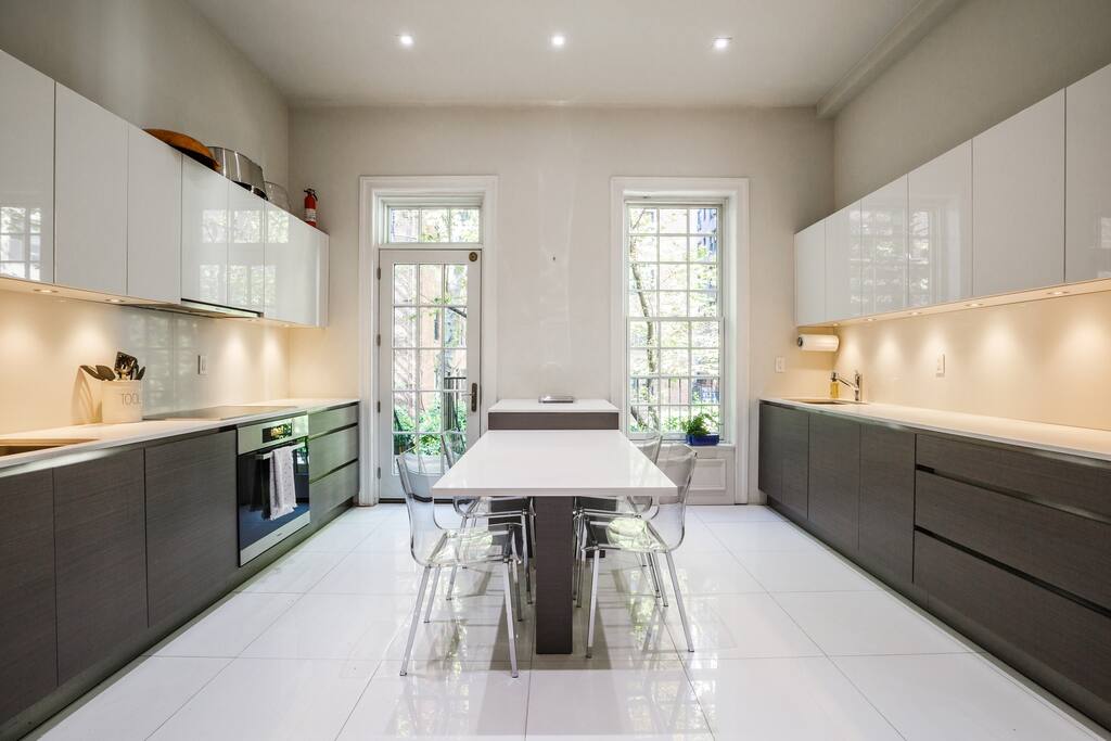 Private, Beautiful Upper Eastside Townhome — photo 6