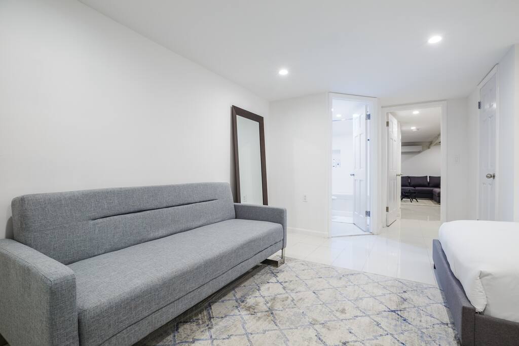 Private, Beautiful Upper Eastside Townhome — photo 39