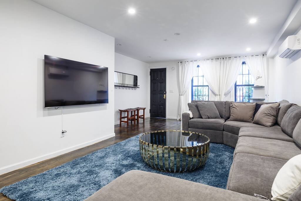 Private, Beautiful Upper Eastside Townhome — photo 12