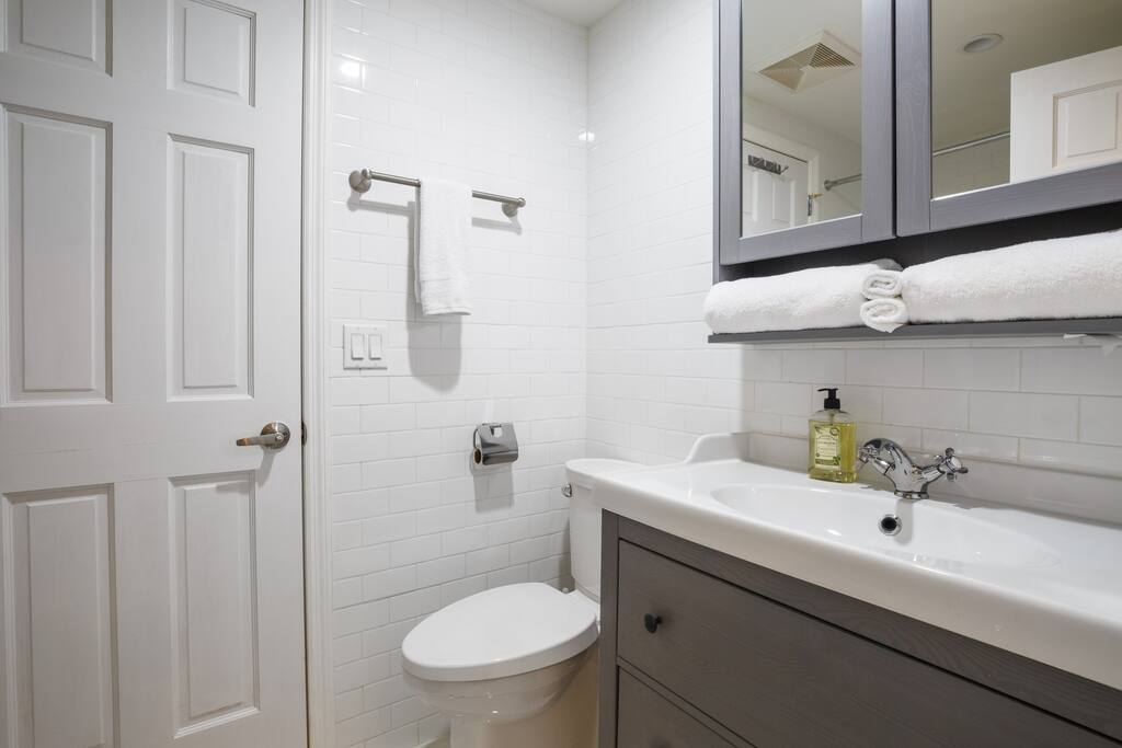 Private, Beautiful Upper Eastside Townhome — photo 41