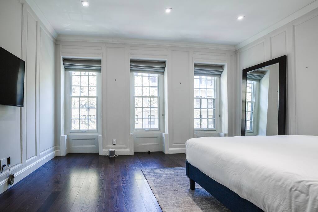 Private, Beautiful Upper Eastside Townhome — photo 16