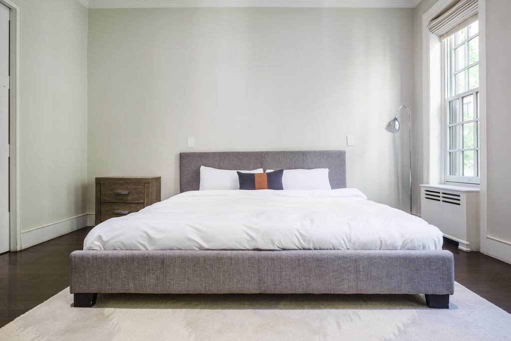 Private, Beautiful Upper Eastside Townhome — photo 18
