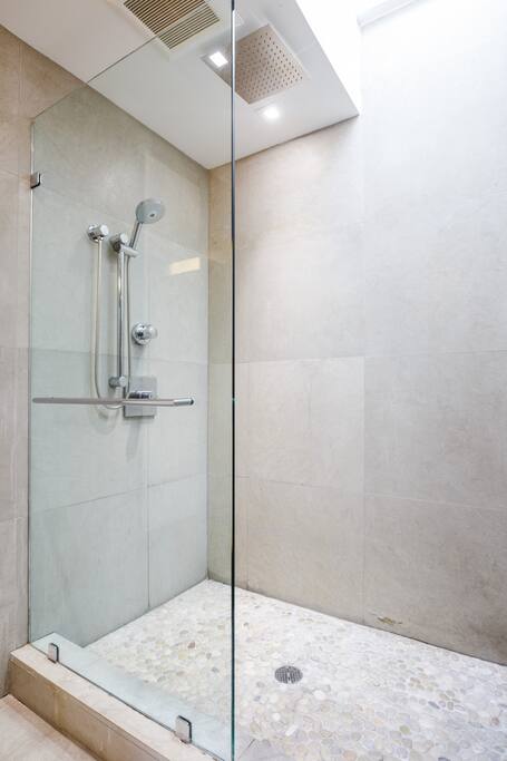 Private, Beautiful Upper Eastside Townhome — photo 22