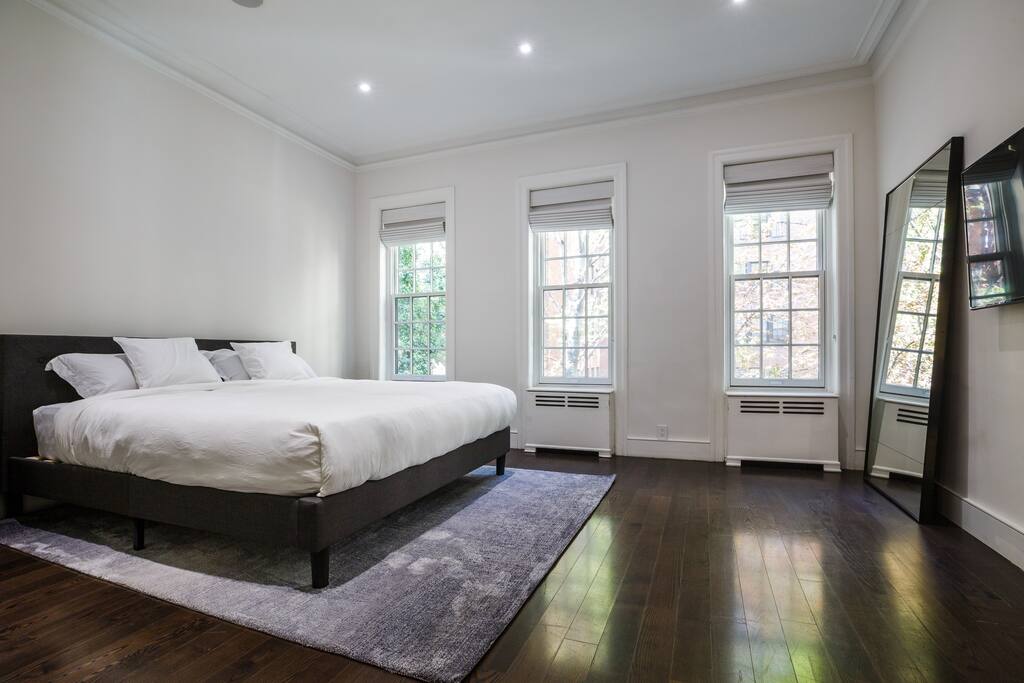 Private, Beautiful Upper Eastside Townhome — photo 24