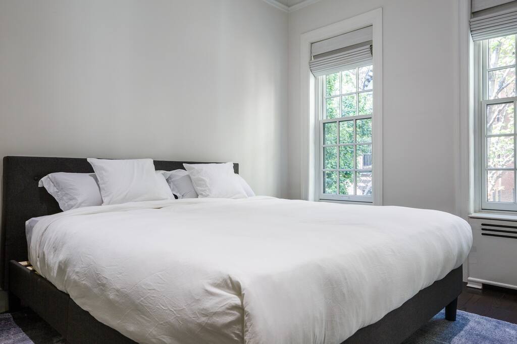 Private, Beautiful Upper Eastside Townhome — photo 25