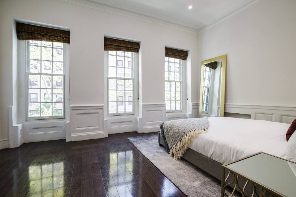 Private, Beautiful Upper Eastside Townhome — photo 31