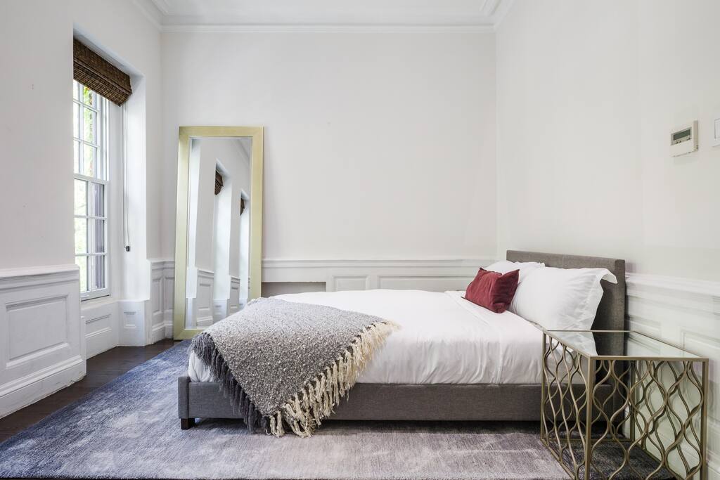 Private, Beautiful Upper Eastside Townhome — photo 32