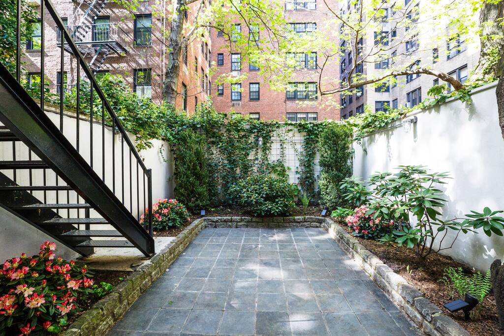 Private, Beautiful Upper Eastside Townhome — photo 46