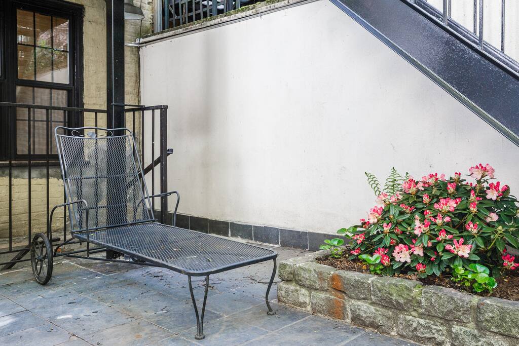 Private, Beautiful Upper Eastside Townhome — photo 48
