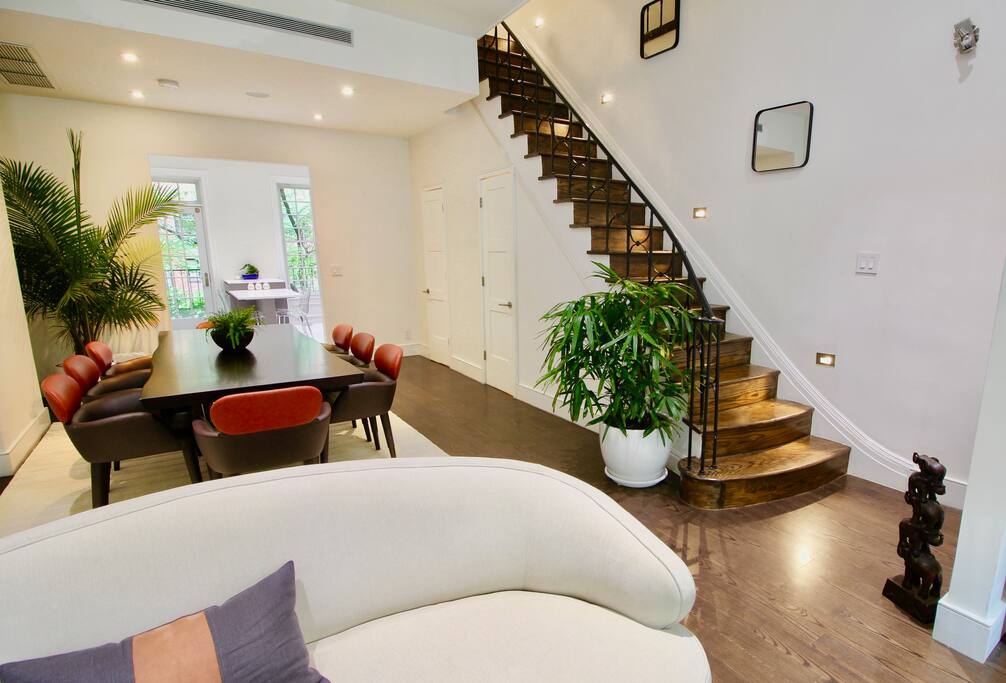 Private, Beautiful Upper Eastside Townhome — photo 3