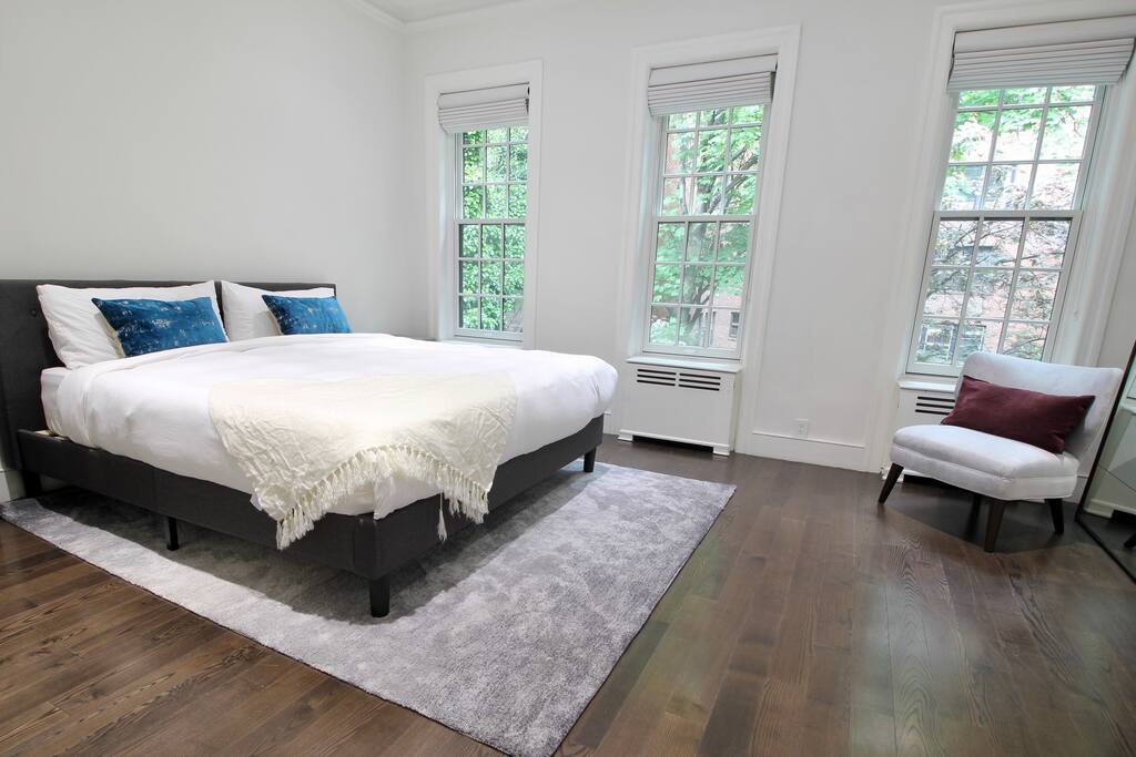 Private, Beautiful Upper Eastside Townhome — photo 23