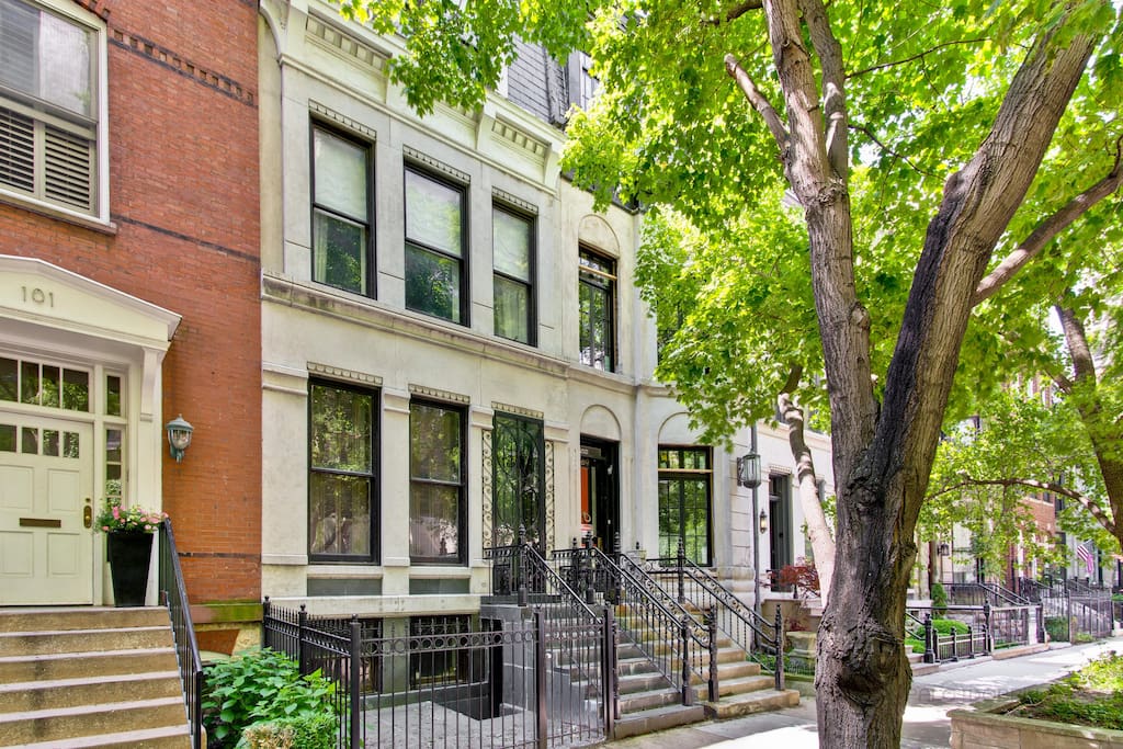 Historic luxury townhouse on Chicago's Gold Coast — Chicago, IL — vacation rental