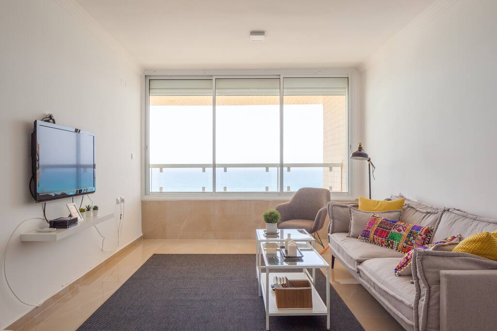 3BR Beachfront Apt w/ Amazing Sea View | Mamad β Bat Yam, Center District β vacation rental