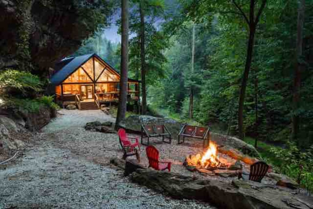 Cabin of Freedom Falls |Private Waterfall, Hot Tub | Secluded & Luxury Log Cabin Retreat — Rogers, KY — vacation rental