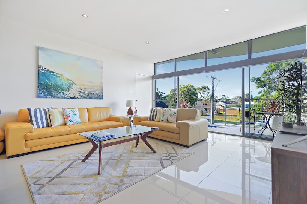 Aqua Shores - 3 Bedroom - Huskisson ( Newly renovated with Wifi, Linen, Netflix and A/C) in Huskisson, 2540
