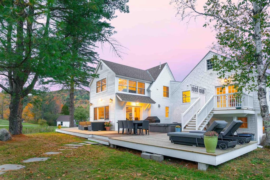 The Villa - Industrial Farmhouse with Hot Tub 5